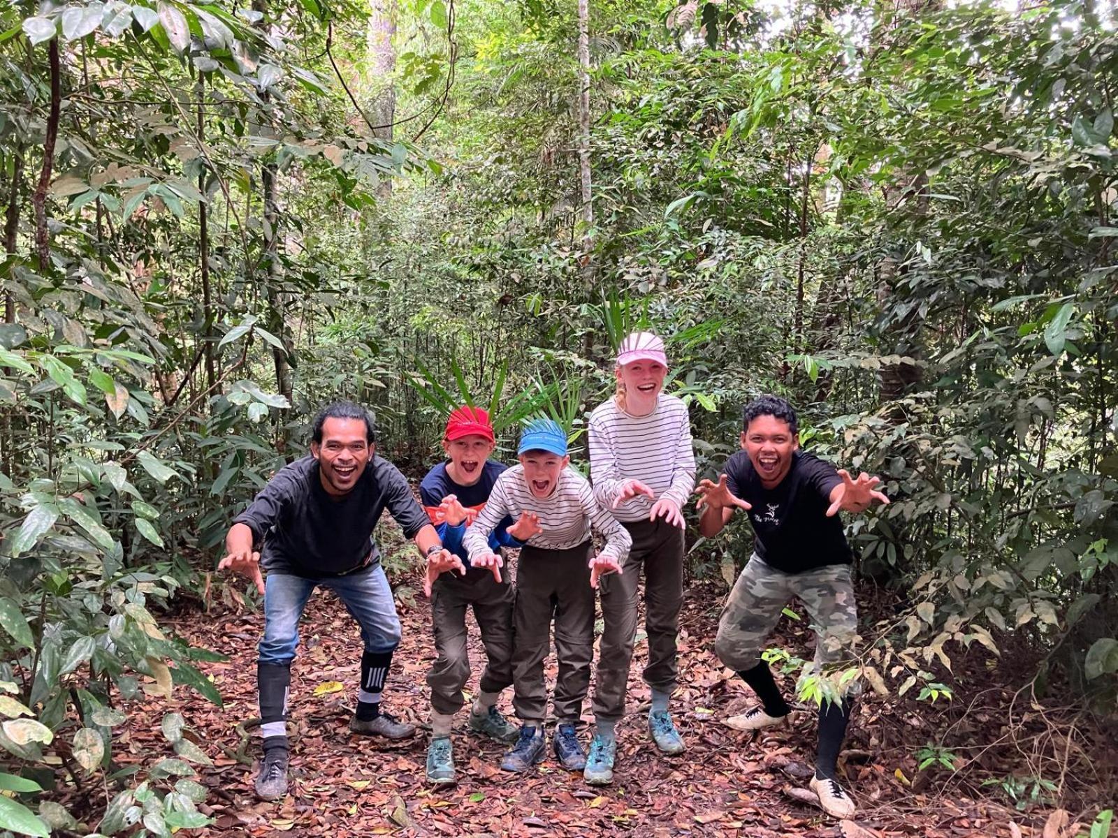 Pongo Guest House & Jungle Trekking Bukit Lawang Ngoại thất bức ảnh